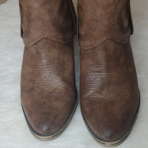 MIA Cowgirl Ankle Boots - Picture 6 of 10